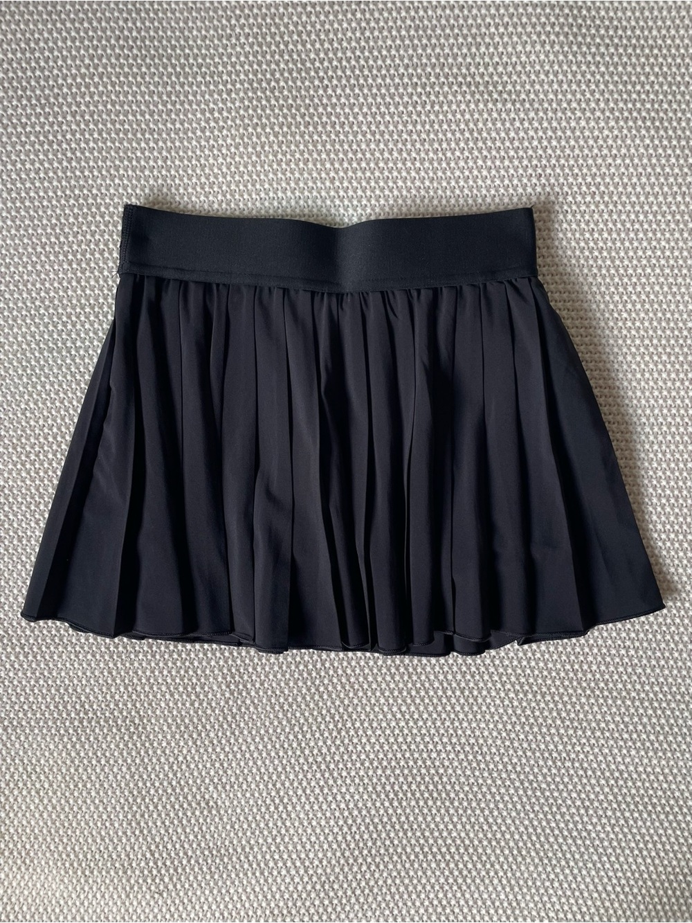 Aritzia / TNA - Black Micro Pleated Tennis Skirt